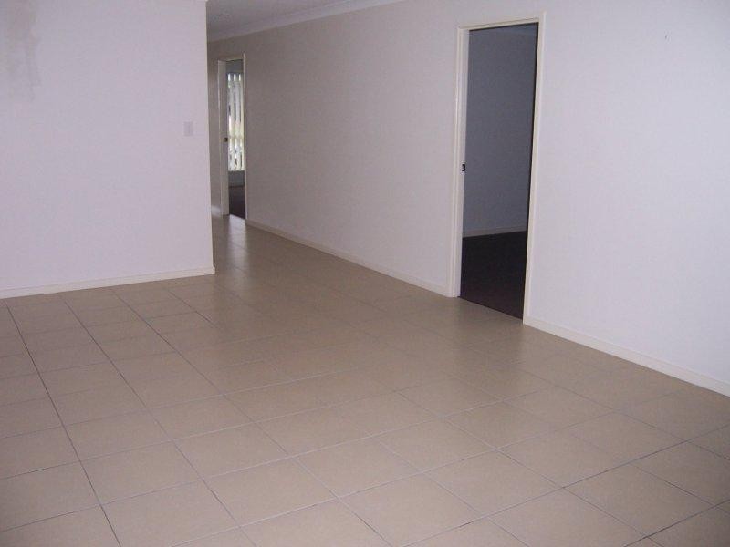 16 Saltram Ave, Holmview QLD 4207