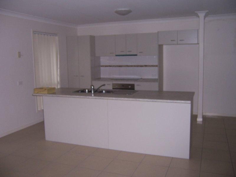 16 Saltram Ave, Holmview QLD 4207