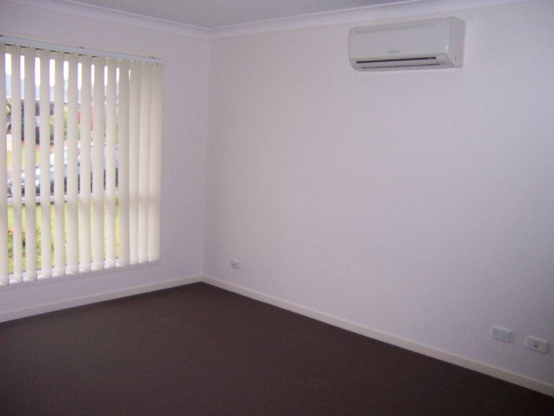 16 Saltram Ave, Holmview QLD 4207