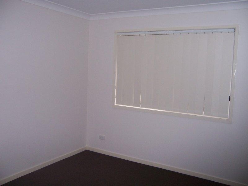 16 Saltram Ave, Holmview QLD 4207