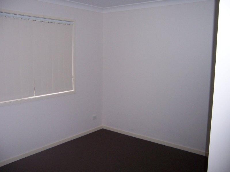 16 Saltram Ave, Holmview QLD 4207