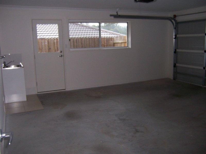16 Saltram Ave, Holmview QLD 4207