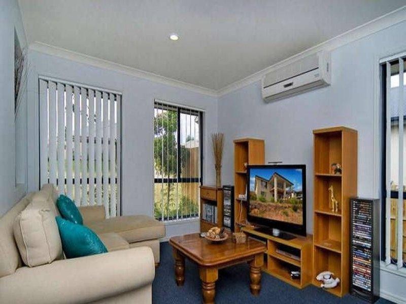 6 Matthews  Cres, Pimpama QLD 4209
