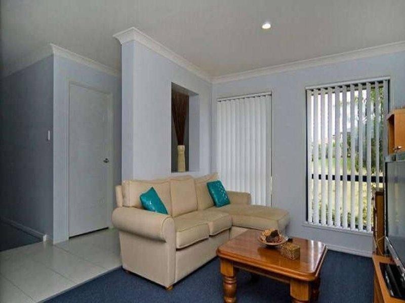 6 Matthews  Cres, Pimpama QLD 4209