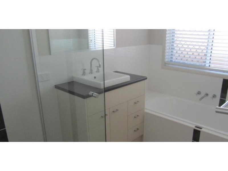 12 Richmond Cres, Waterford QLD 4133