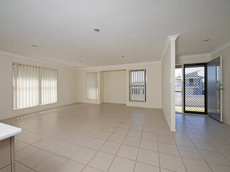 2 Ladbroke St, Wakerley QLD 4154
