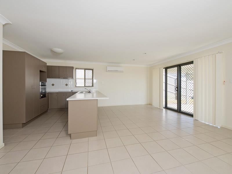 2 Ladbroke St, Wakerley QLD 4154