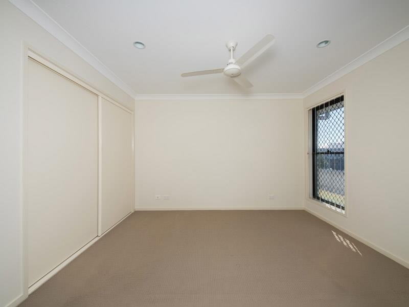2 Ladbroke St, Wakerley QLD 4154