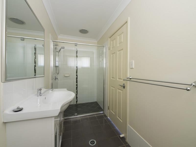 2 Ladbroke St, Wakerley QLD 4154