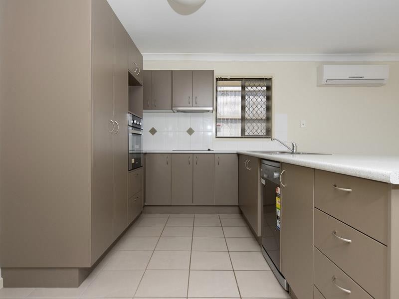 2 Ladbroke St, Wakerley QLD 4154