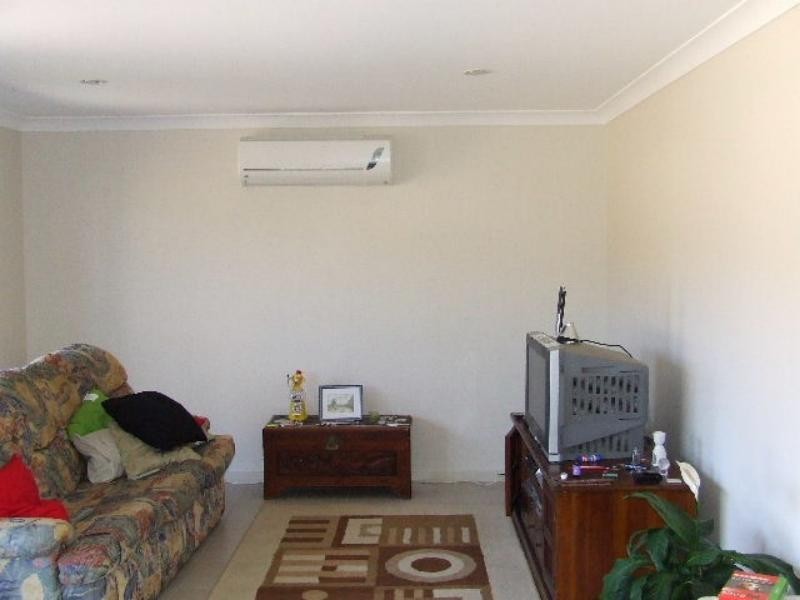 20 Peppertree Dr, Holmview QLD 4207