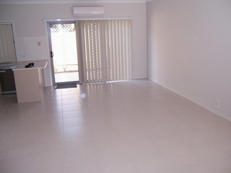 1/50 River Hills Rd, Eagleby QLD 4207