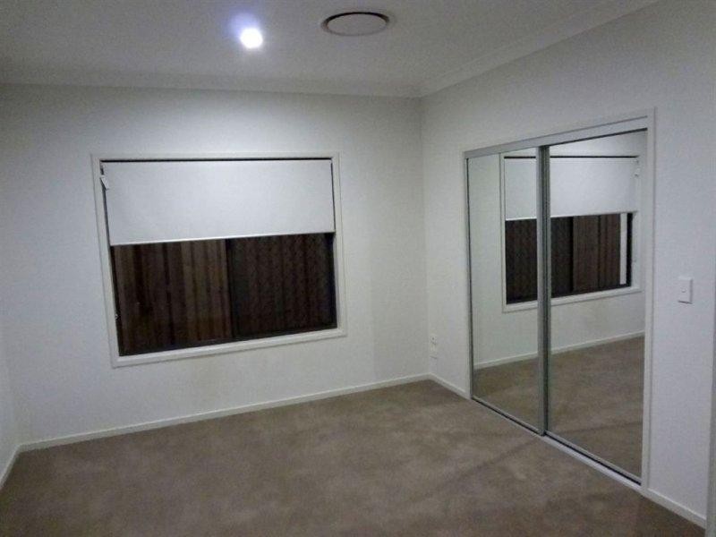 27 Galley Rd, Hope Island QLD 4212