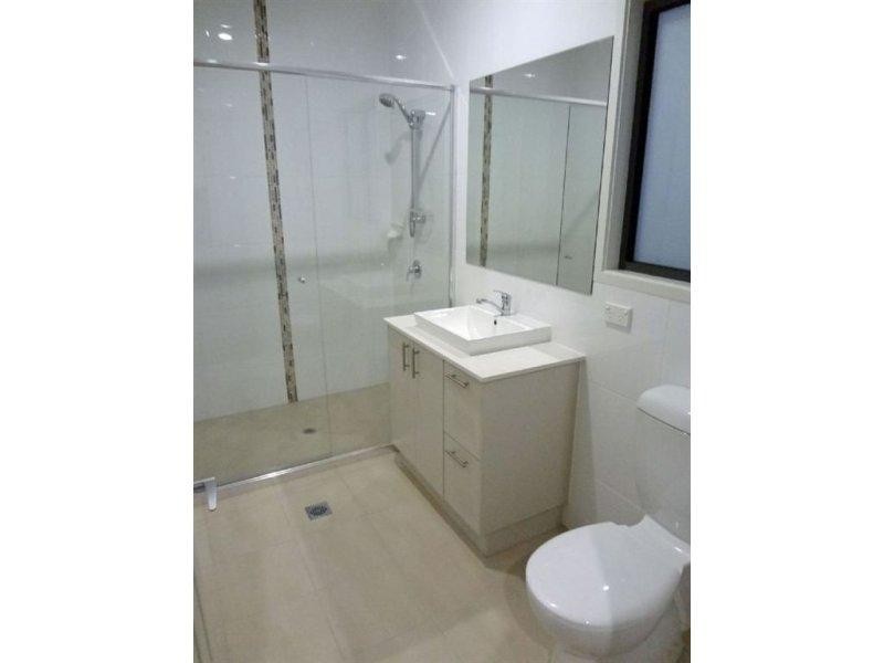27 Galley Rd, Hope Island QLD 4212
