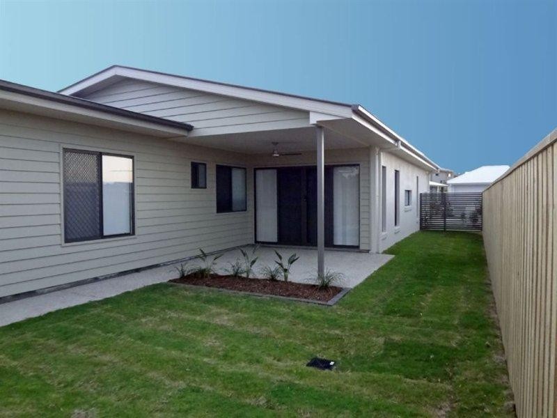27 Galley Rd, Hope Island QLD 4212