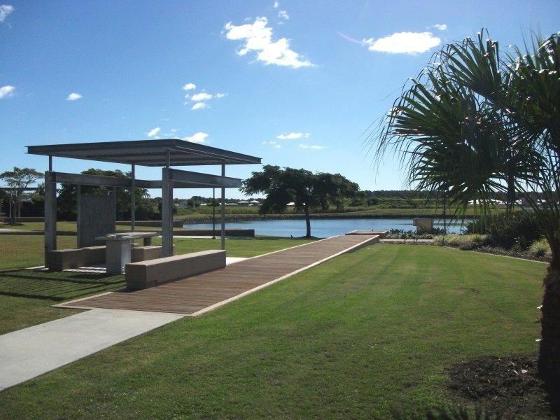 27 Galley Rd, Hope Island QLD 4212