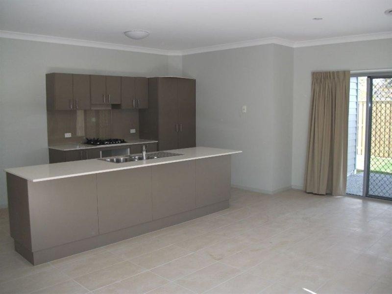 14 Azure Way, Hope Island QLD 4212