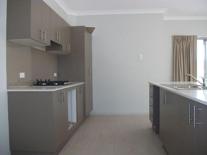 14 Azure Way, Hope Island QLD 4212