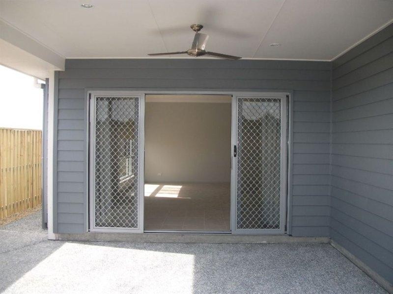 14 Azure Way, Hope Island QLD 4212