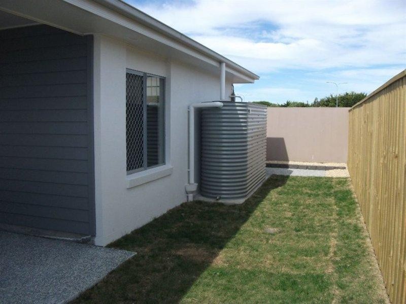 14 Azure Way, Hope Island QLD 4212