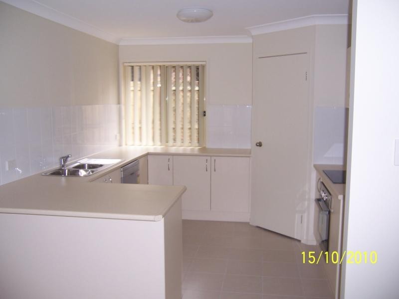 8 Newhaven St, Marsden QLD 4132