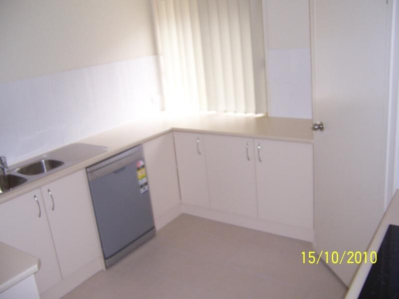 8 Newhaven St, Marsden QLD 4132