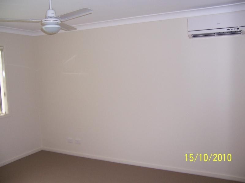 8 Newhaven St, Marsden QLD 4132