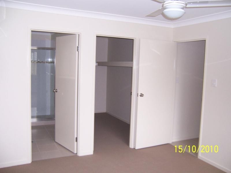 8 Newhaven St, Marsden QLD 4132