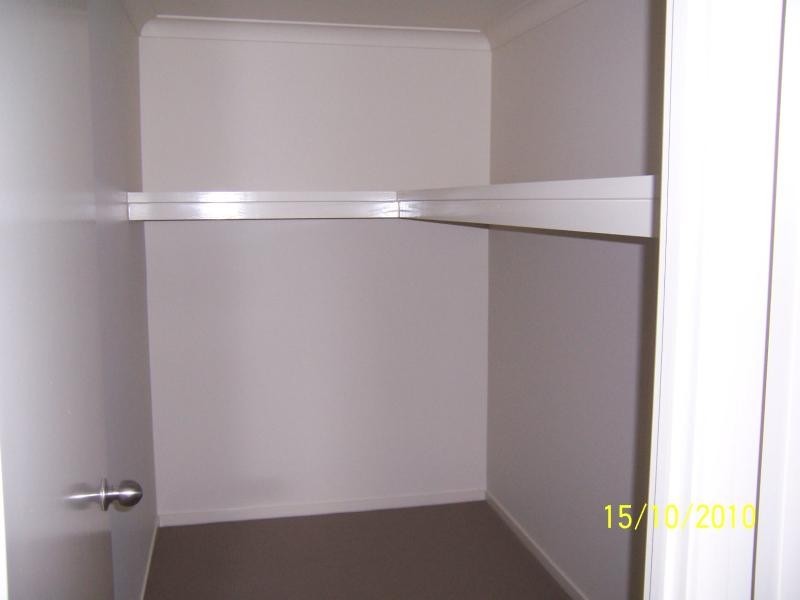 8 Newhaven St, Marsden QLD 4132