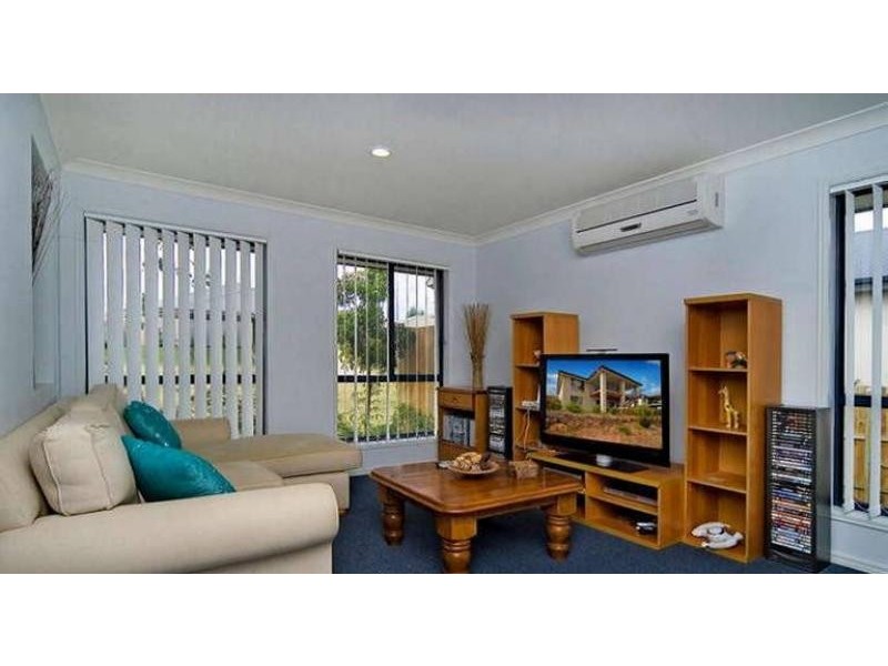 6 Matthews Cres, Pimpama QLD 4209