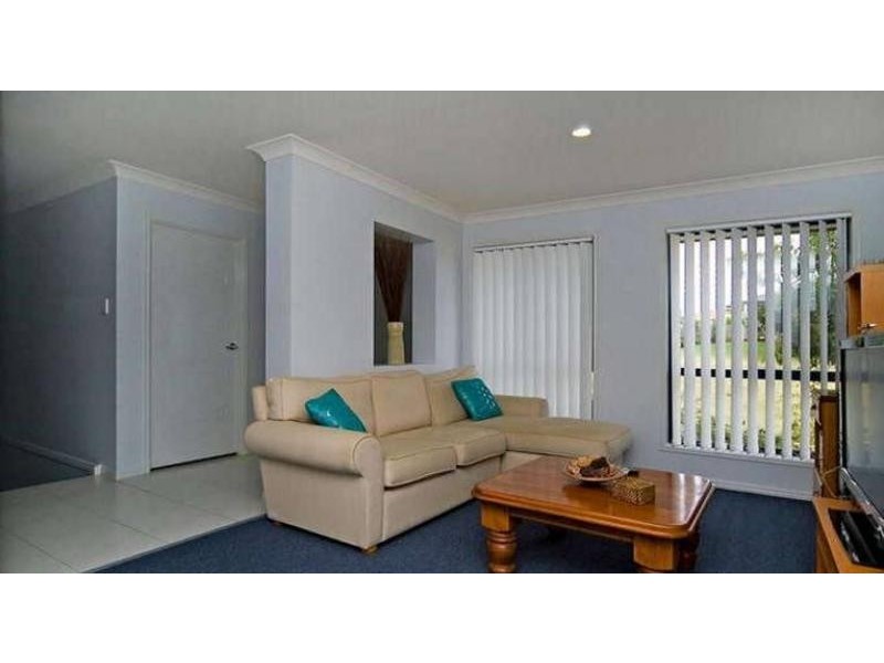 6 Matthews Cres, Pimpama QLD 4209