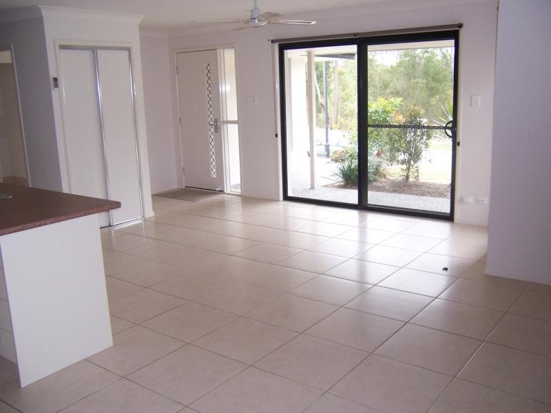 2/2 Stoneleigh Way, Holmview QLD 4207