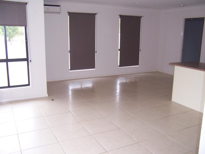 2/2 Stoneleigh Way, Holmview QLD 4207