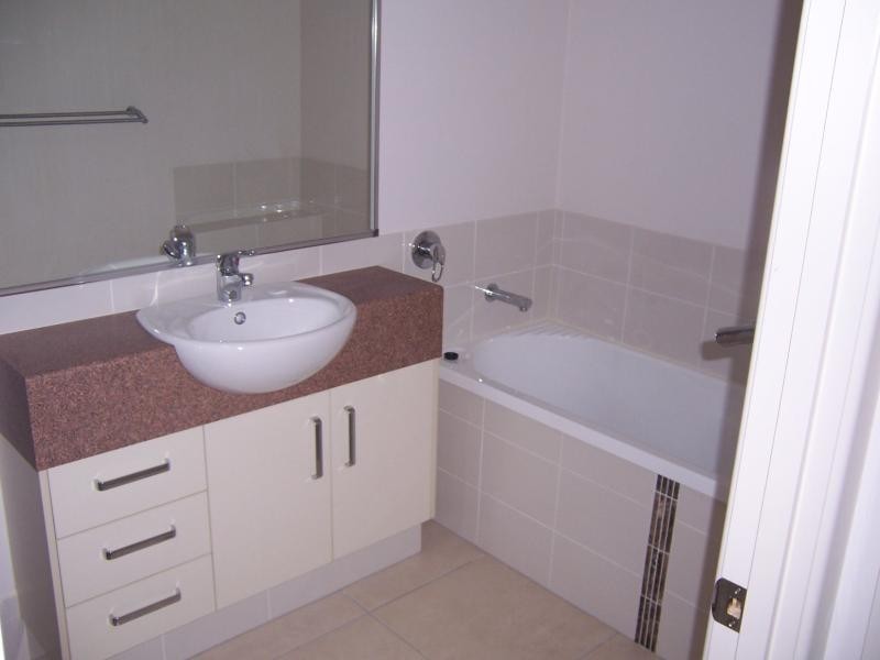 2/2 Stoneleigh Way, Holmview QLD 4207