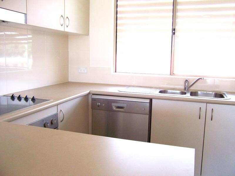 13/14D Wyndham Ave, Southport QLD 4215