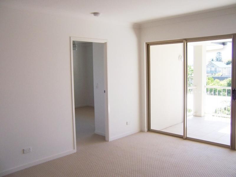 13/14D Wyndham Ave, Southport QLD 4215