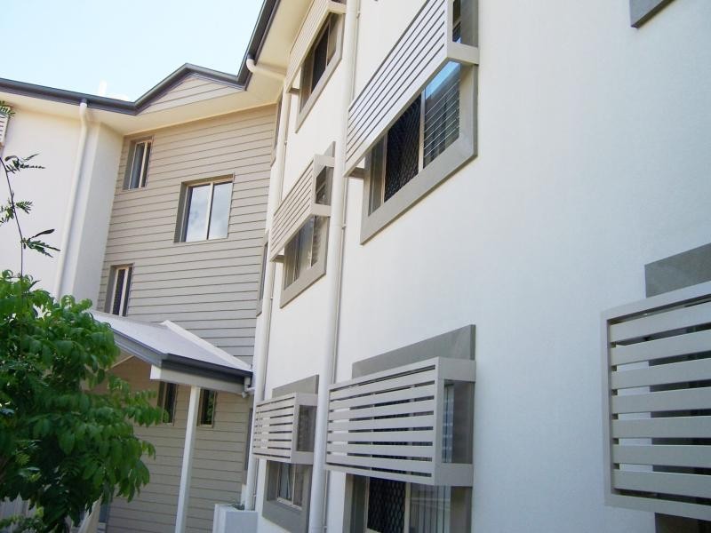 13/14D Wyndham Ave, Southport QLD 4215