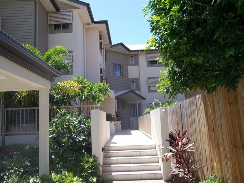 13/14D Wyndham Ave, Southport QLD 4215