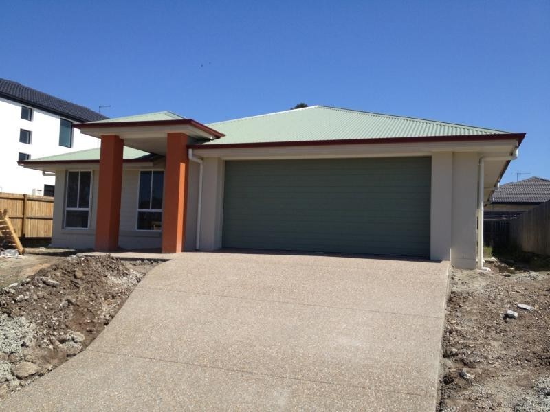 33 Foxwood Cct, Wakerley QLD 4154