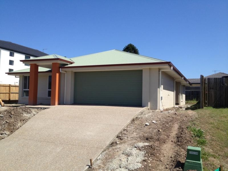 33 Foxwood Cct, Wakerley QLD 4154