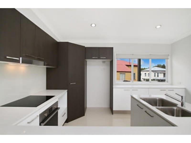 2/15 Fox St, Wynnum QLD 4178