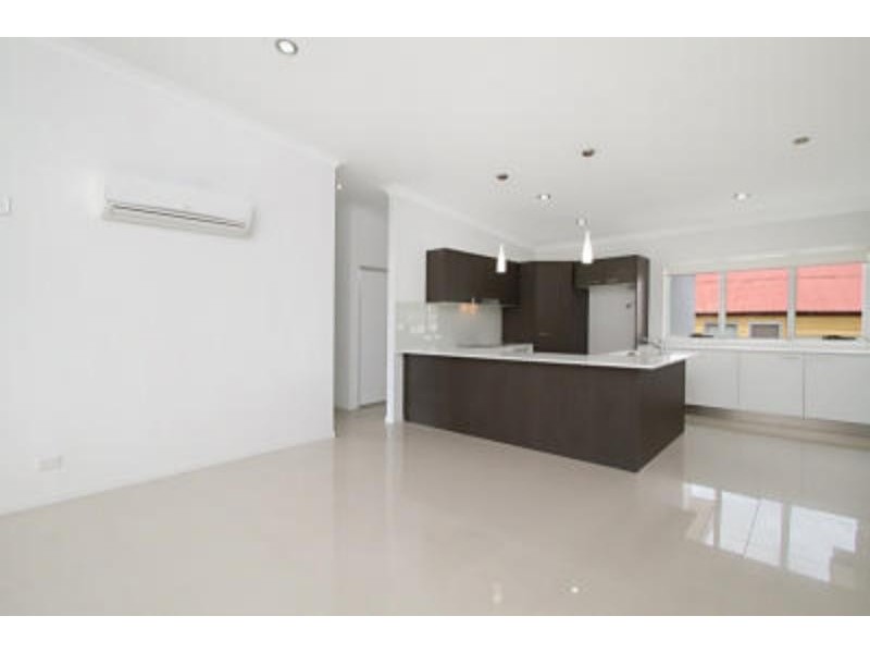 2/15 Fox St, Wynnum QLD 4178
