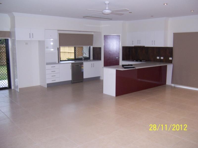 3 Pinelands St, Loganlea QLD 4131