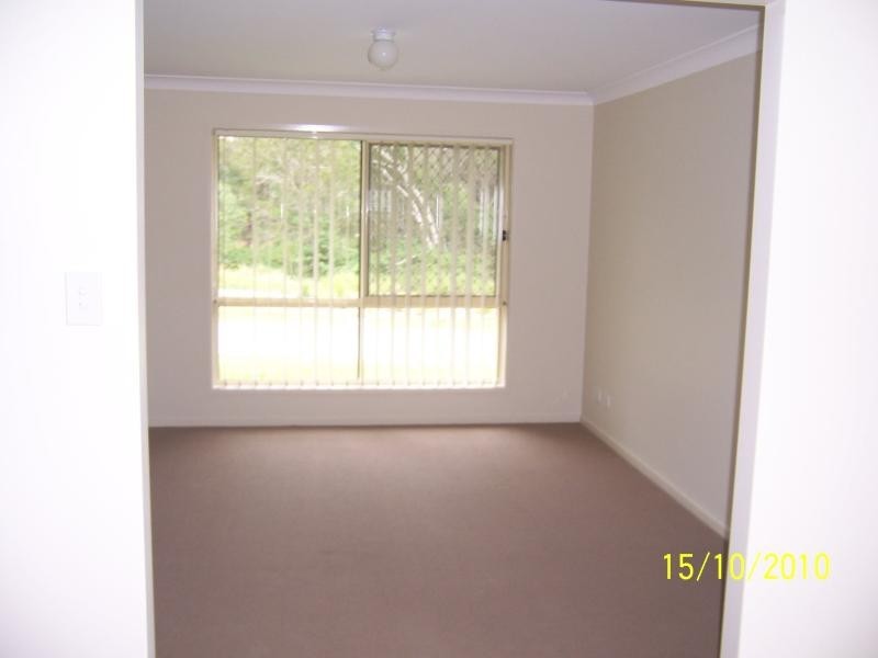 8 Newhaven St, Marsden QLD 4132