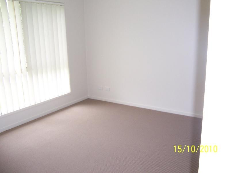 8 Newhaven St, Marsden QLD 4132