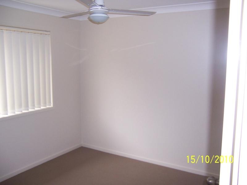 8 Newhaven St, Marsden QLD 4132