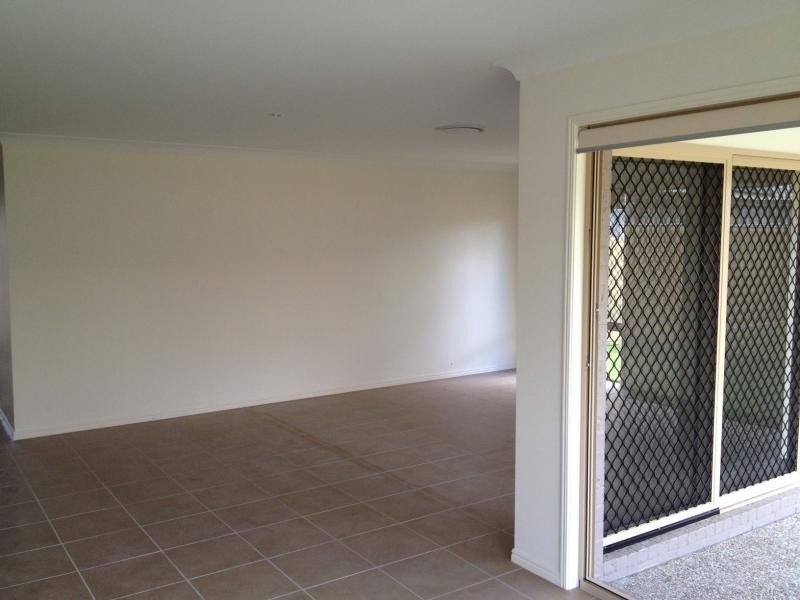 34 Foxwood Cct, Wakerley QLD 4154