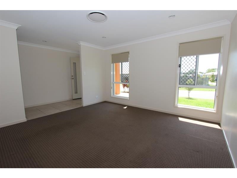 33 Foxwood Cct, Wakerley QLD 4154