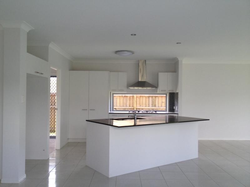 71 Foxwood Cct, Wakerley QLD 4154