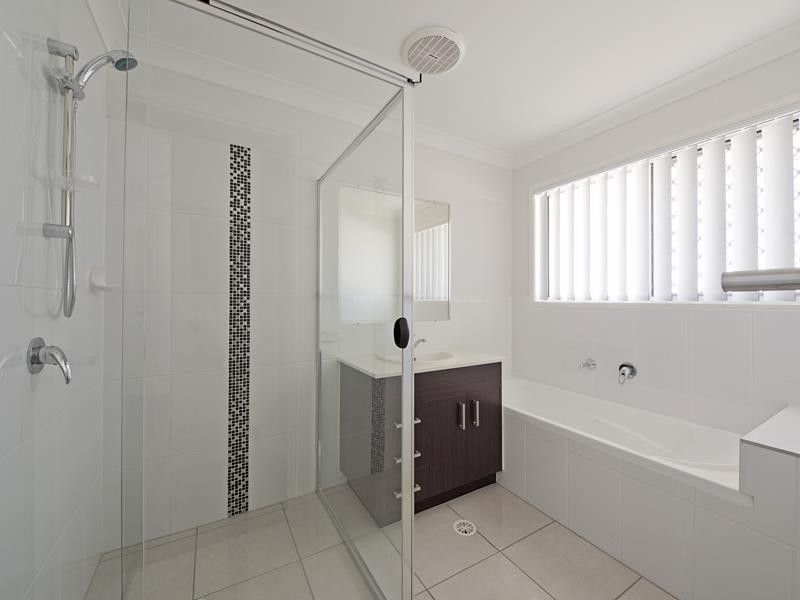 71 Foxwood Cct, Wakerley QLD 4154